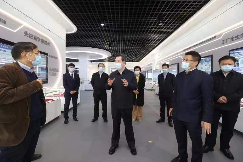 樓陽生到科學院視察.jpg